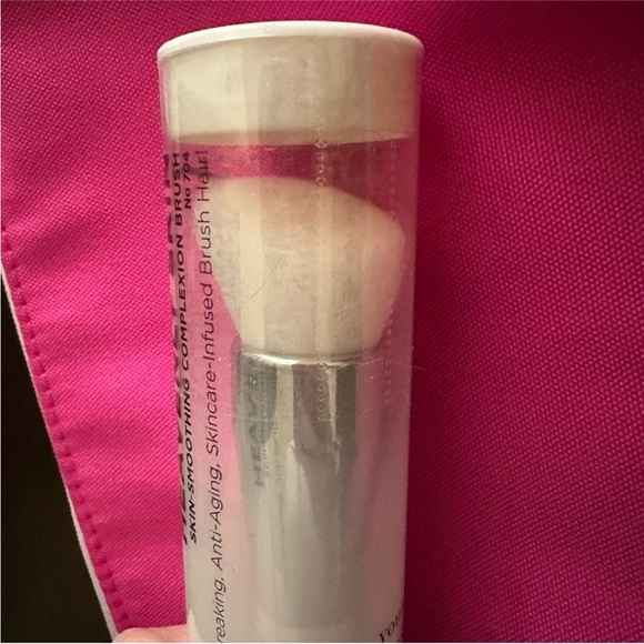 2 makeup brushes + pouch - Picture 6 of 11